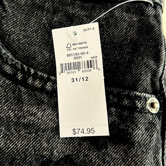 NWT Gap denim skirt. - Picture 3 of 4